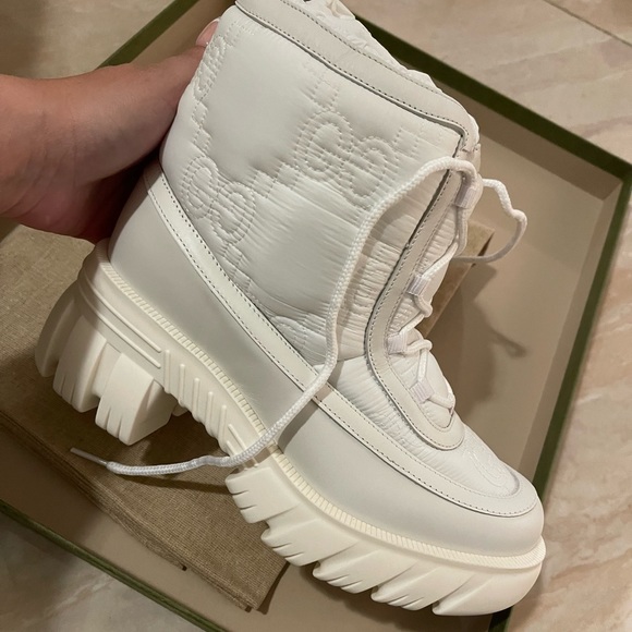 BRAND NEW puffer white gucci boots - Picture 2 of 7